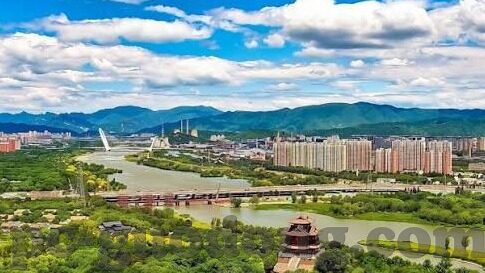 久热久热免费视频中文字幕网站-探索网络世界的多元视角，从久热久热免费视频中文字幕网站谈起